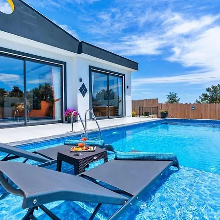 Muhtesem Tatil Villasi Poyraz 2 Villa